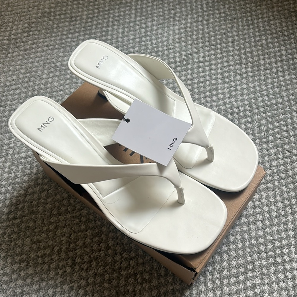BRAND NEW NEVER WORN Mango Kitten Heel- EU 38